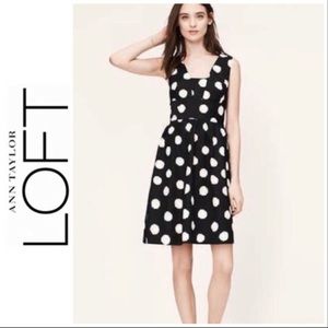 💕Beautiful Ann Taylor large polka dot dress💕